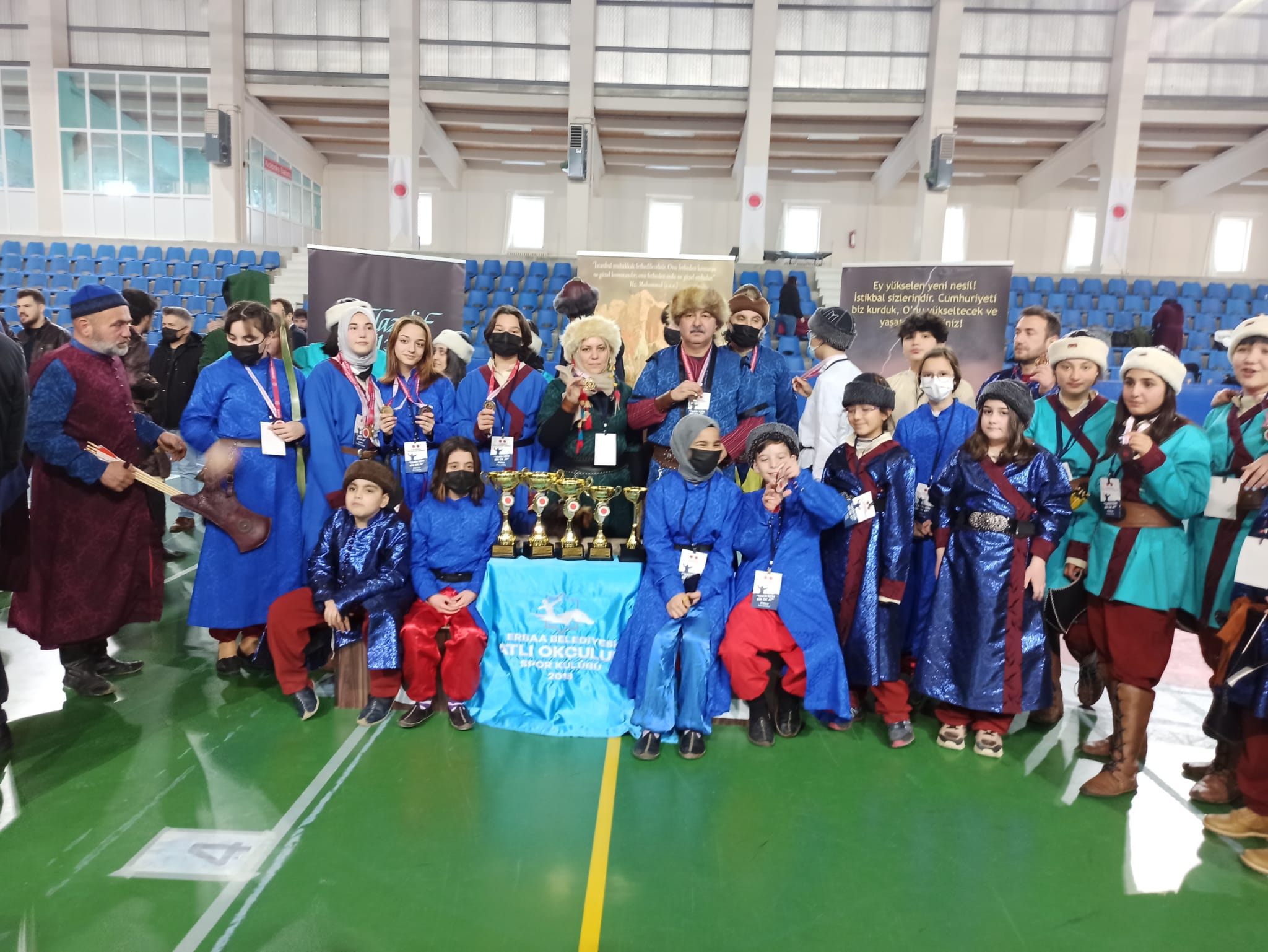 Belediyemiz Atlı Okçuluk Spor Kulübümüzü, Antrenör Rıfat Demirci ve Öğrencilerini Tebrik Ediyoruz.