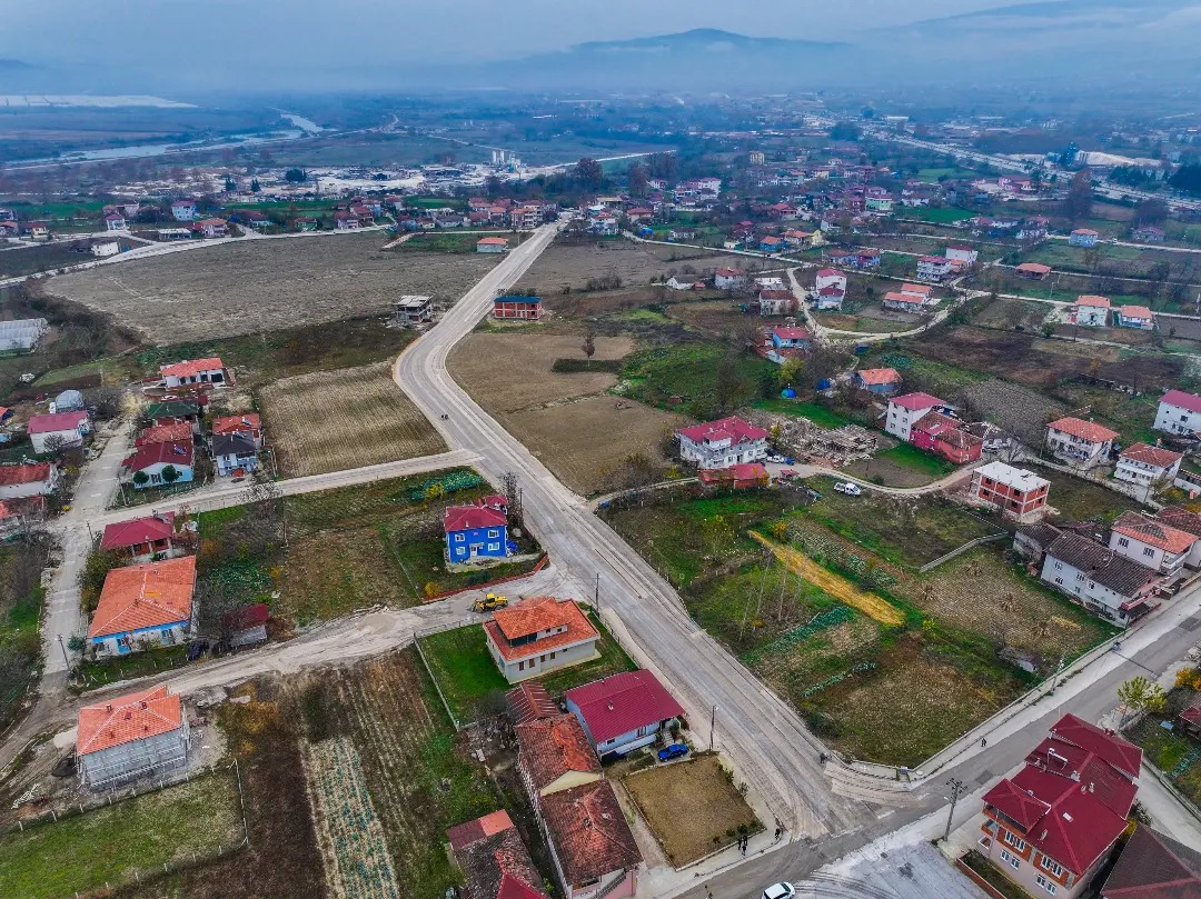 Erek Mahallemizde 3 Sokakta Başladığımız Yol Açma ve Sathi Kaplama Asfalt Çalışmalarımızı Tamamladık.