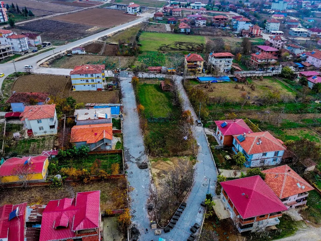 Kuruçay Mahallemizde 3000 Metrekarelik Parke Yol Çalışmaları Devam Ediyor.