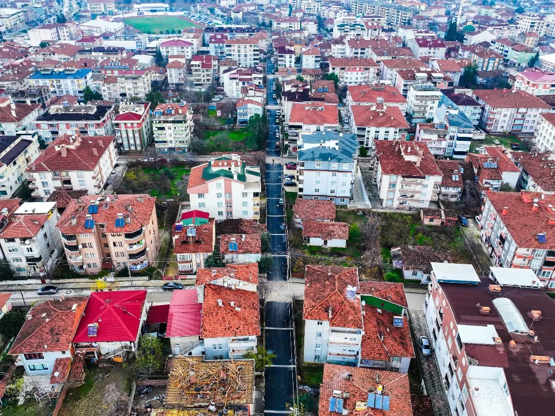 Spor Caddesi'nde Başlattığımız Parke Yol Çalışmasını Tamamladık.