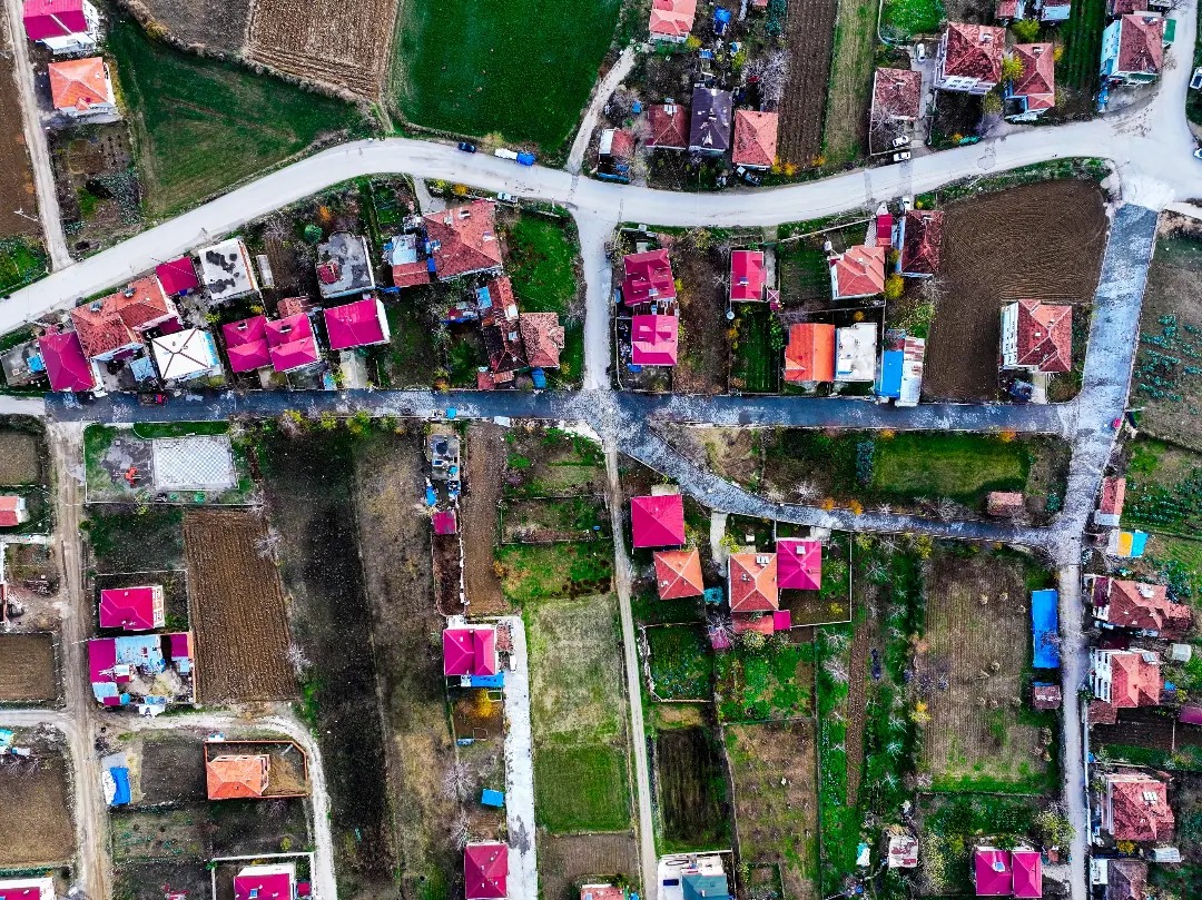 Kuruçay Mahallesinde 3000 Metrekarelik Parke Yol Çalışmalarını Tamamladı.