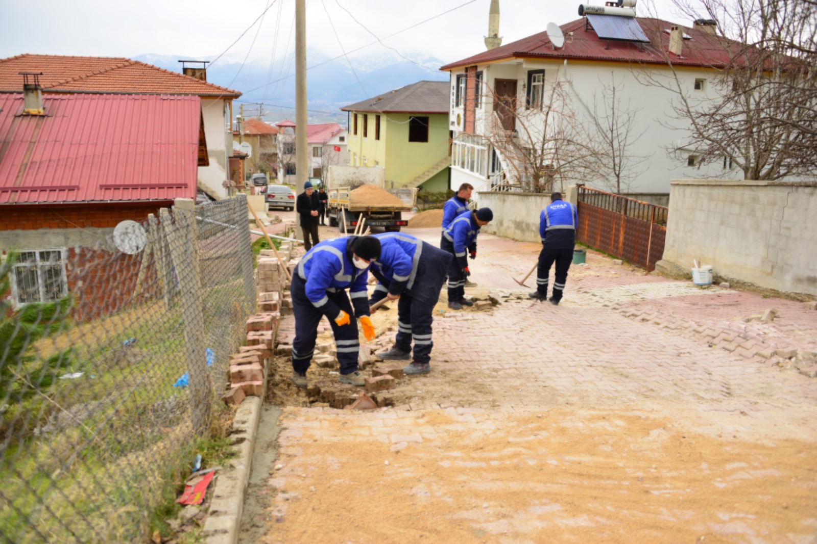 Ekiplerimizin Deforme Olan Yollarımızı Tamir Etmek İçin Çalışmaları Devam Ediyor.