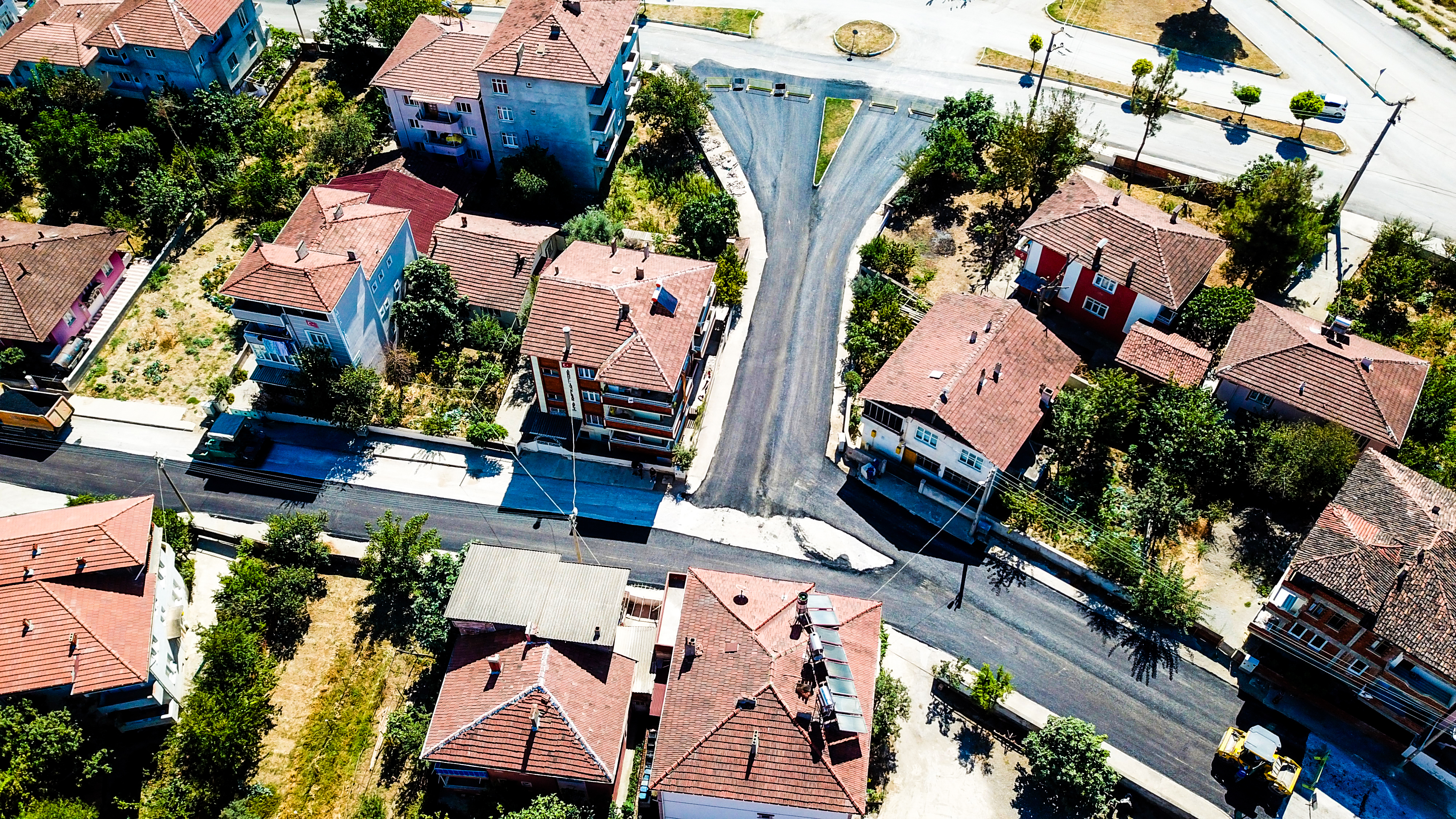 Ekiplerimiz Bozulan, Deforme Olan Yollarımızı Hızla Yenilemeye Devam Ediyor.