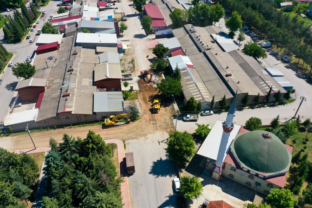 Ekiplerimiz Sanayi Sitemizi daha nezih bir ortama kavuşturmak için çalışıyor.