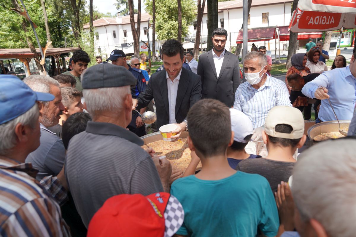 Hemşehrilerimize Aşure İkramında Bulunduk.