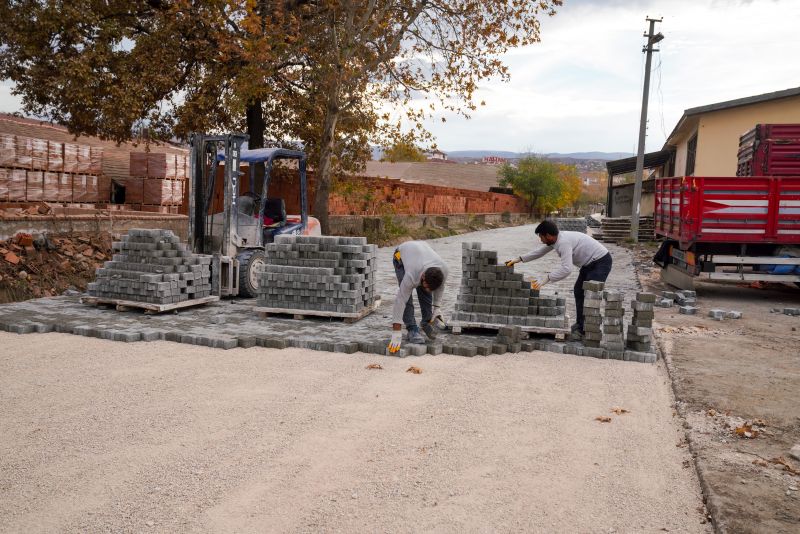 Caddelerimizi, Sokaklarımızı Yenilemeye Devam Ediyoruz.