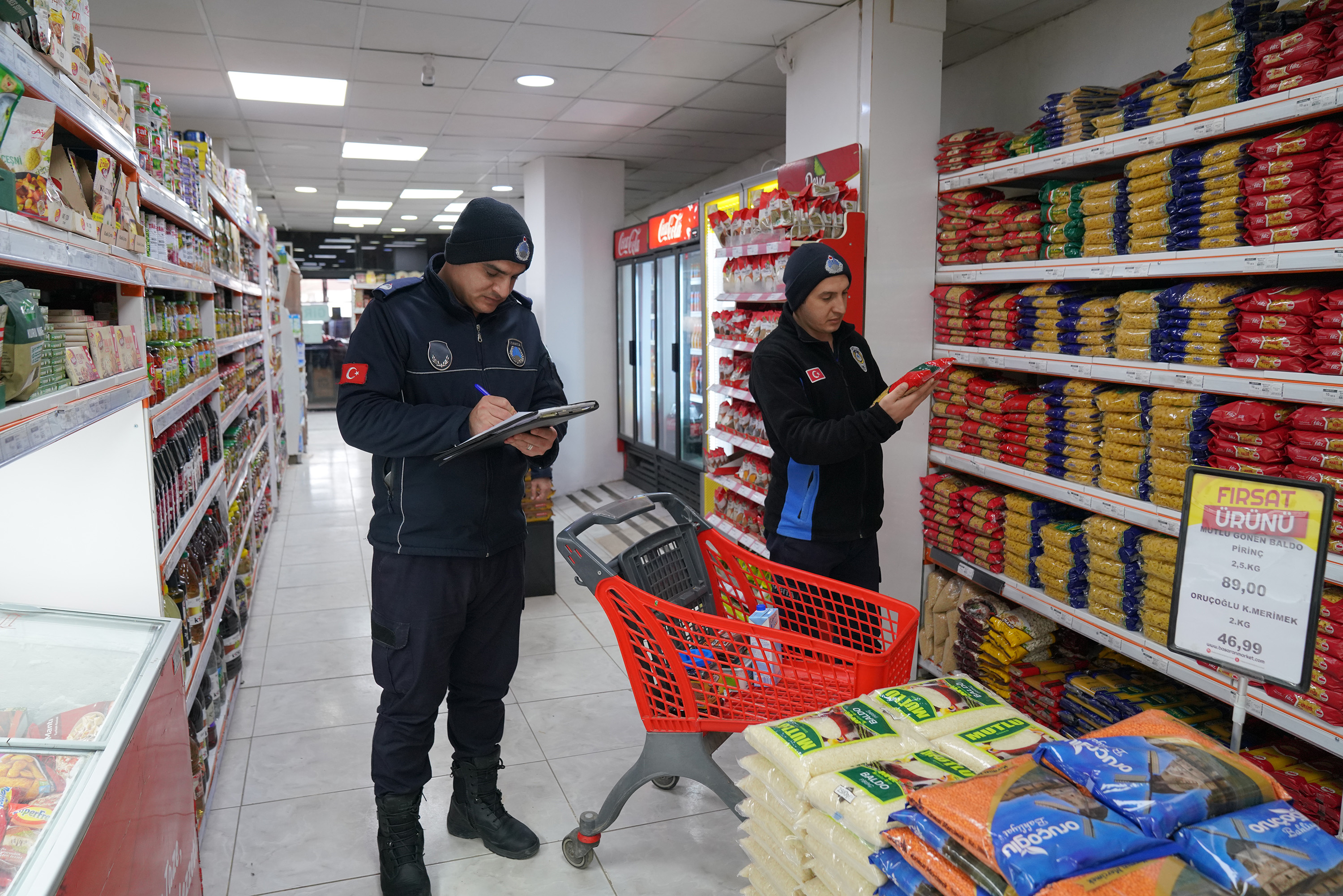 Zabıta Müdürlüğü Ekiplerimiz Marketlerde Denetimlerini Sürdürüyor.