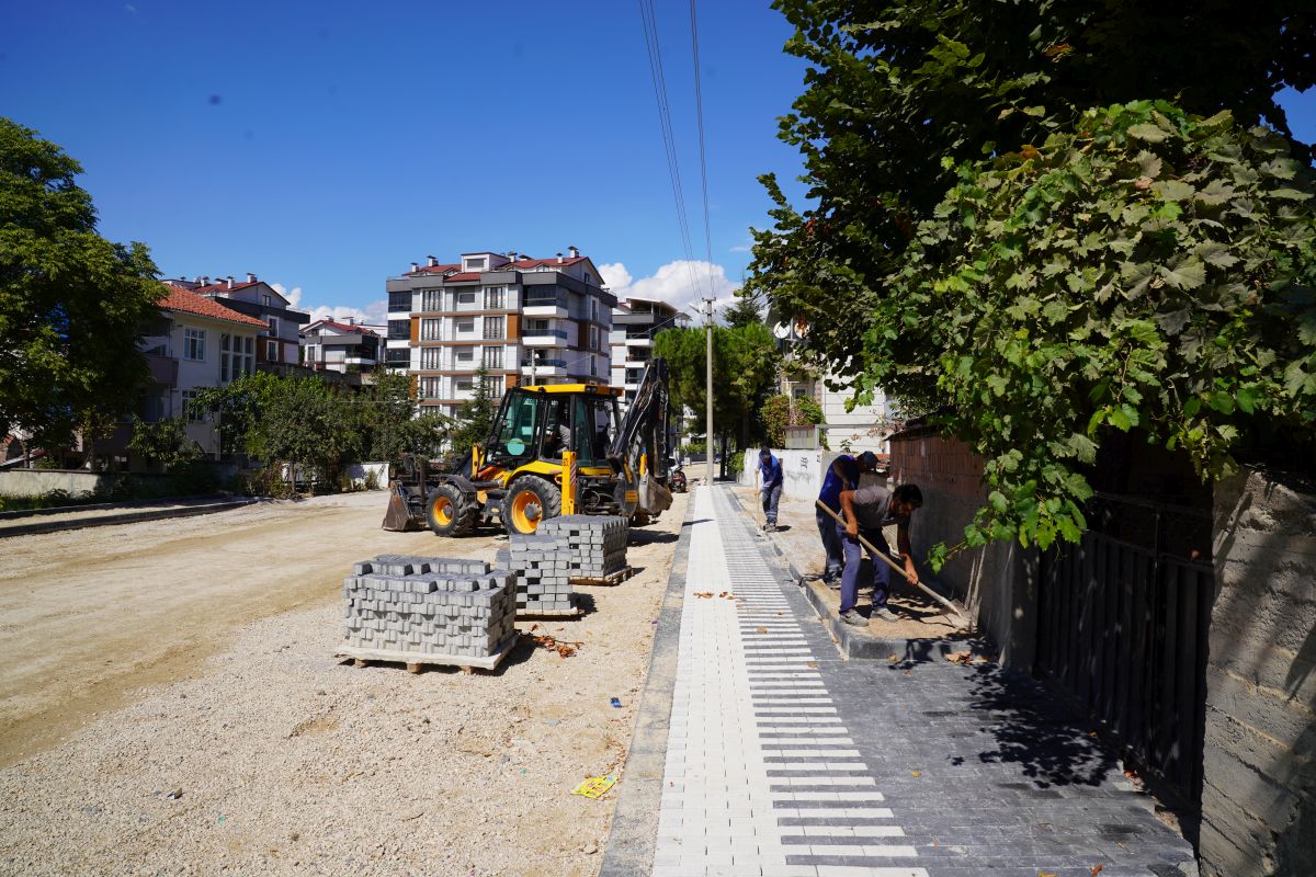 Fatih Sultan Mehmet Mahallesi, Kanbolat Caddesinde Çalışmalarımız Tüm Hızıyla Sürüyor.