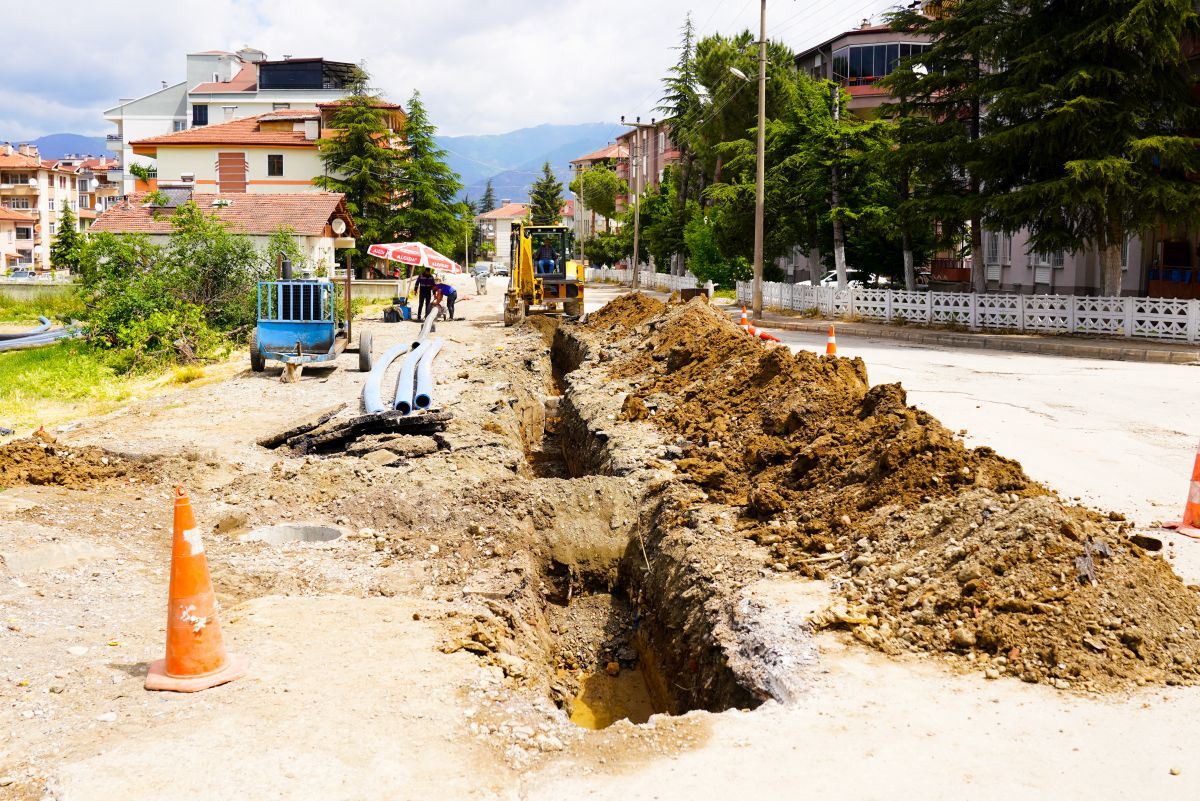 Fatih Sultan Mehmet Mahallesi'nde 807 Metre Uzunluğundaki İçme Suyu Hattı Çalışmalarımız Devam Ediyor.
