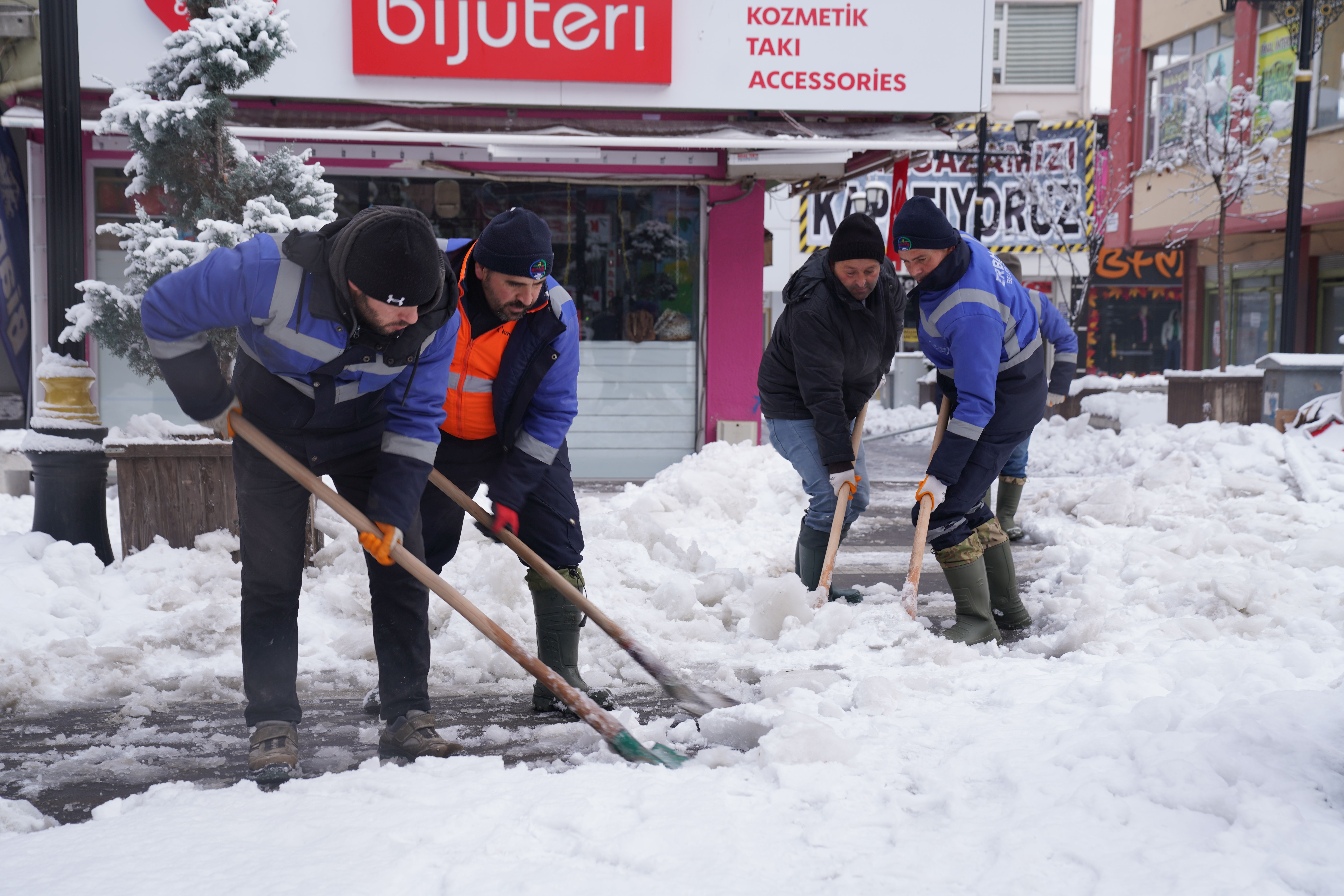 Hemşehrilerimizin hiçbir olumsuzlukla karşılaşmaması için çalışmalarımız aralıksız devam ediyor.