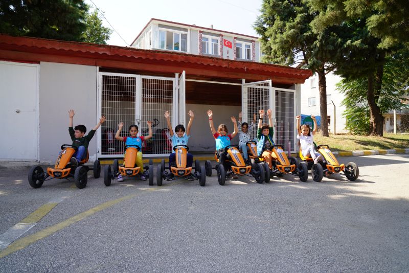 Çocuklarımız Trafik Eğitim Merkezimizde Kuralları Keyifle, Güle Oynaya Öğreniyor.