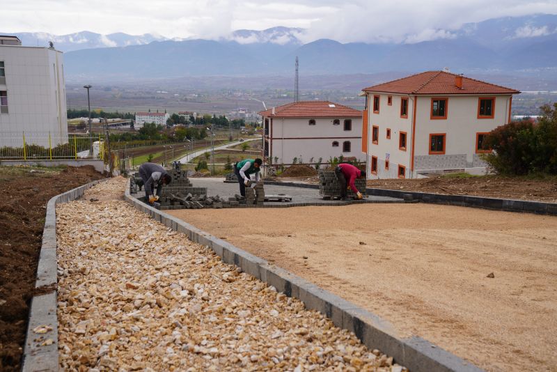 Yavuz Sultan Selim Mahallesinde Parke Yol Çalışmalarımız Devam Ediyor.