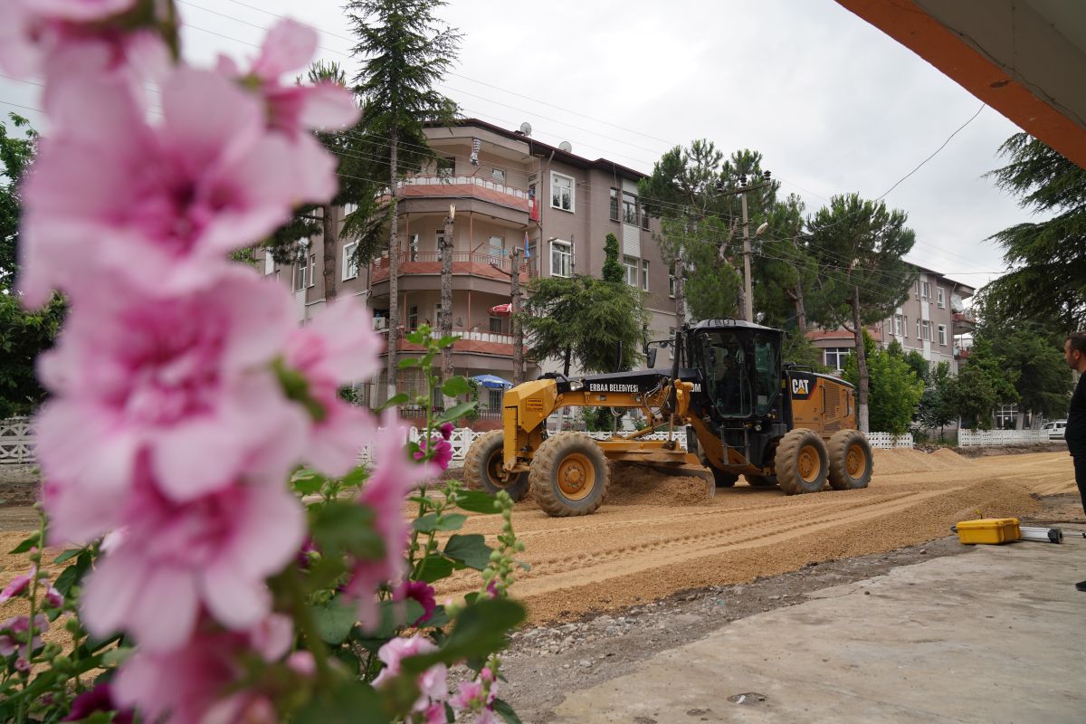 Ertuğrul Gazi Mahallesi, Kanbolat Caddesinde Altyapı Çalışmalarını Tamamlayan Ekiplerimiz Üst Yapı Çalışmalarına Başladı.