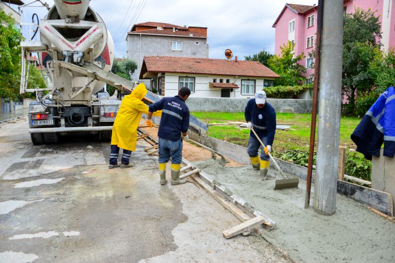 İlçemizdeki Kaldırımları Tek Tek Yeniliyoruz.