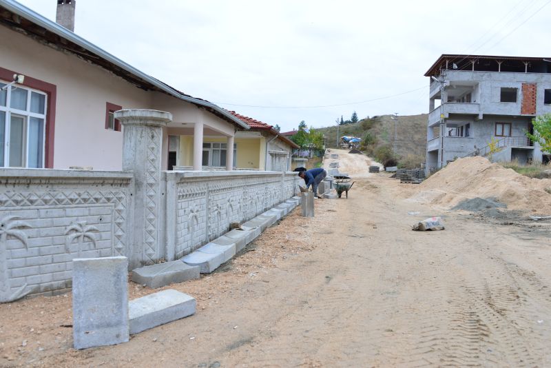 Ahmet Yesevi Mahallesinde Parke Yol Çalışmalarımız Devam Ediyor.