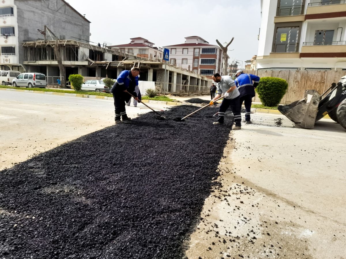 Altyapı Hizmetlerimiz Sırasında Bozulan Yollarımızı Tamir Etmeye Devam Ediyoruz.