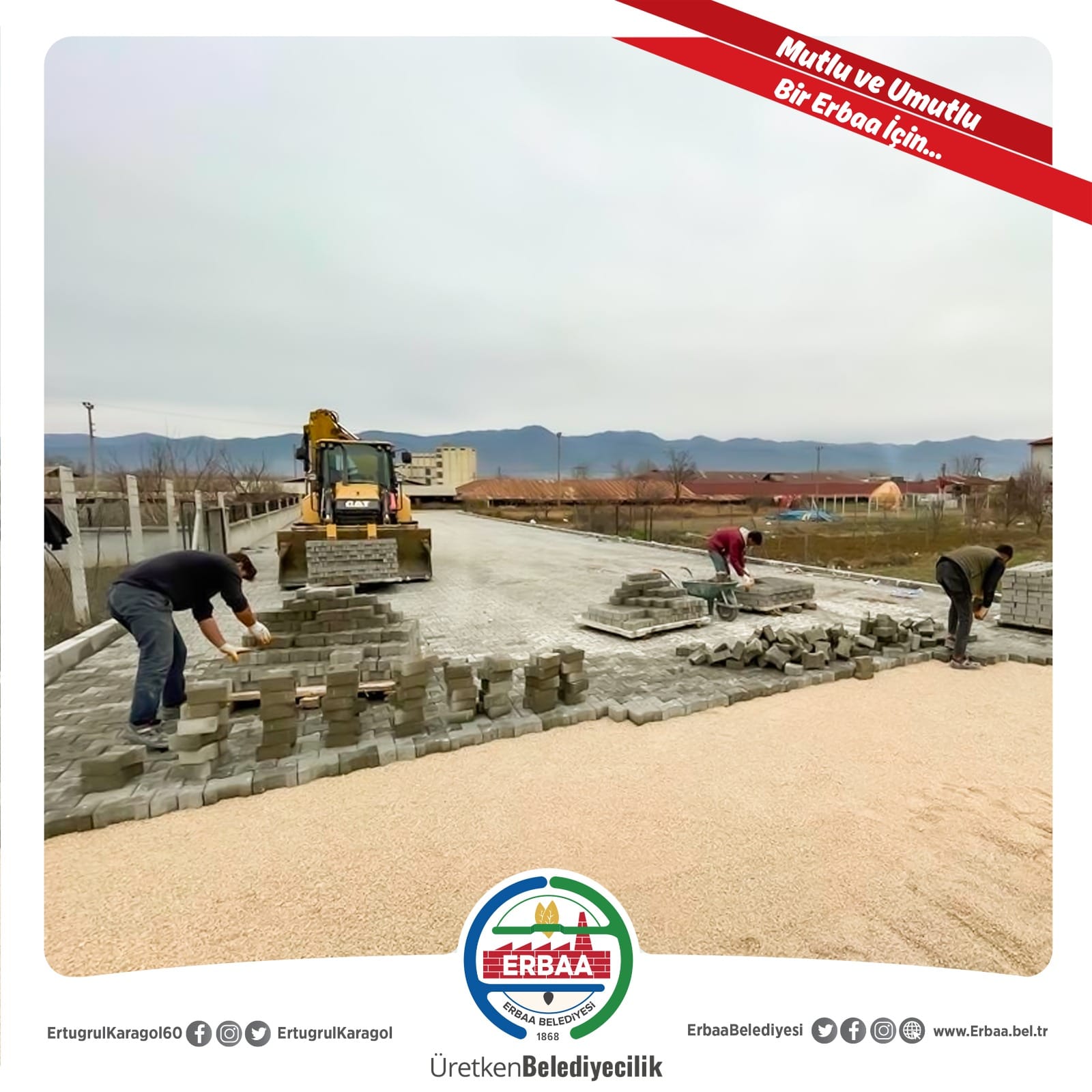 Belediyemiz Park ve Bahçeler Müdürlüğü ekiplerimiz Fatih Sultan Mehmet Mahallesi Necip Fazıl Caddesi Gülistan Sokaktaki parke çalışması devam ediyor.