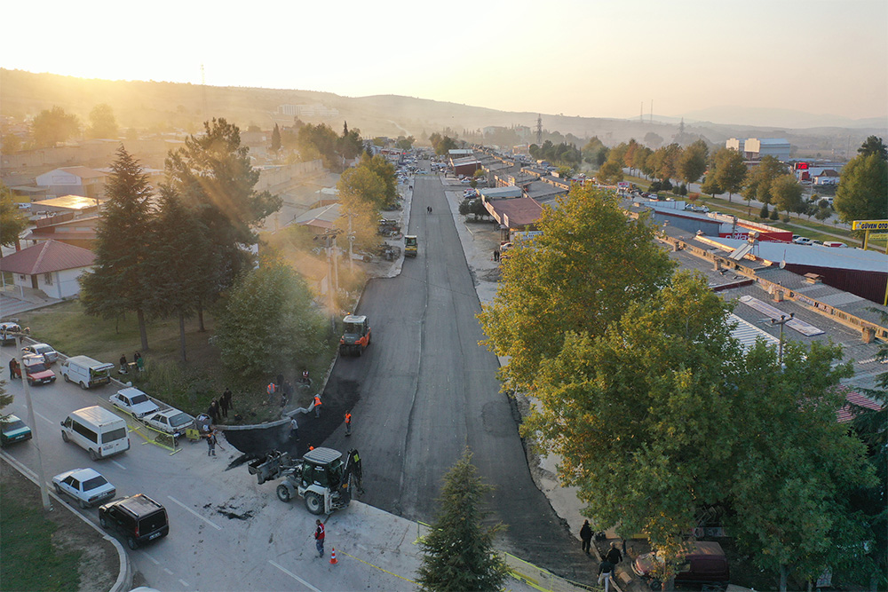 Küçük Sanayi Sitesinde Asfalt Yol Kaplama Çalışmalarımız Devam Ediyor.