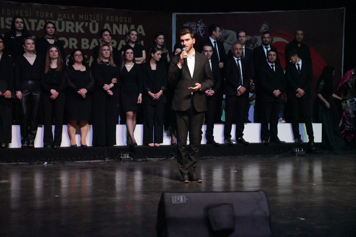 Erbaa Belediyesi Türk Halk Müziği Korosu 6 Şubat depremlerinden etkilenen 11 ilin türküleriyle konser verdi.