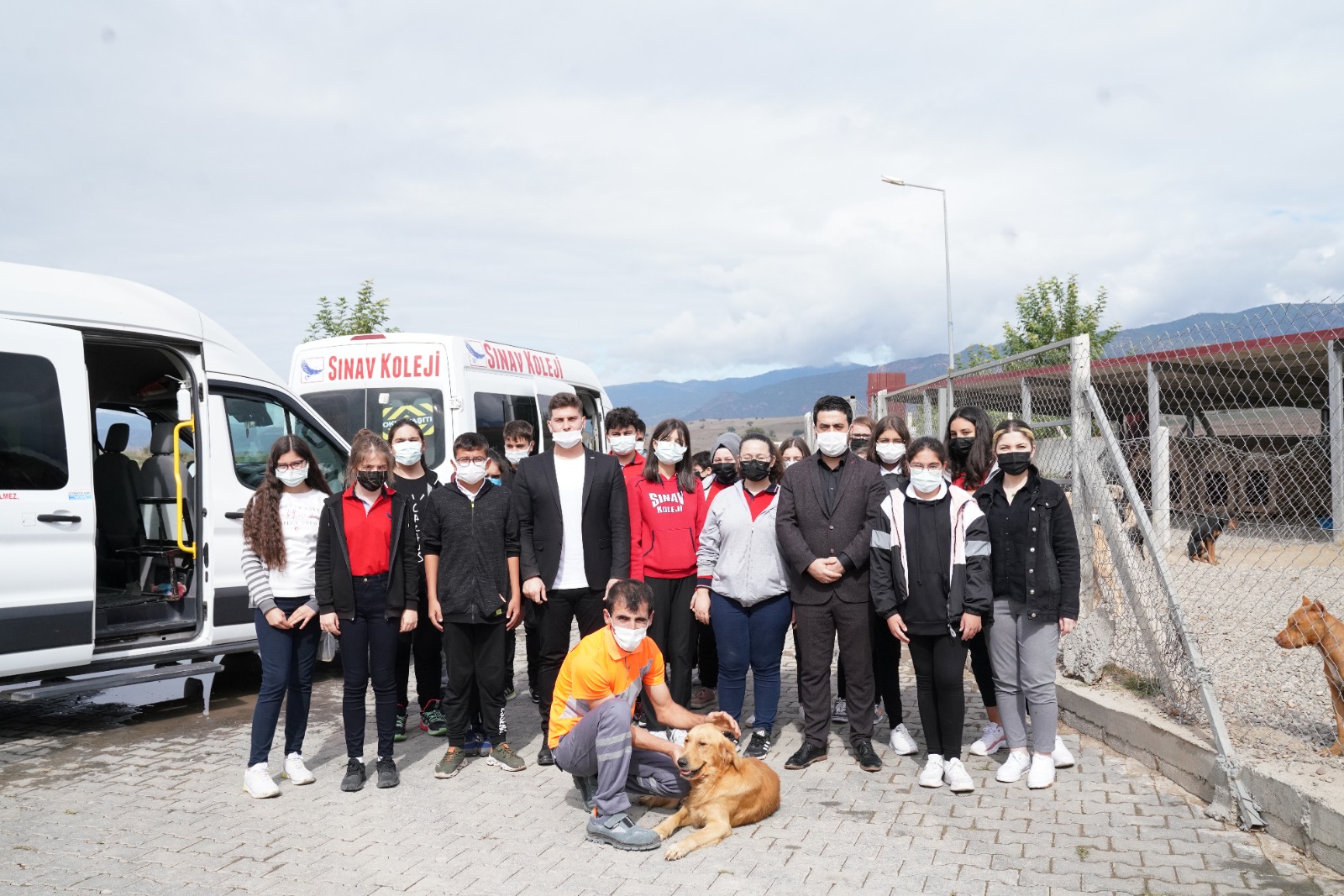 Sınav Koleji Öğrencilerinden Belediyemiz Hayvan Barınağına Ziyaret